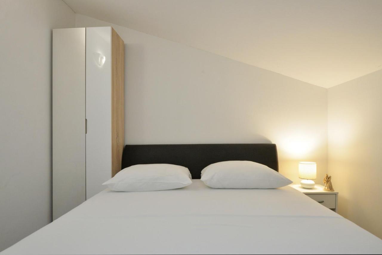 Apartmani Vedrana, Murter Exterior foto