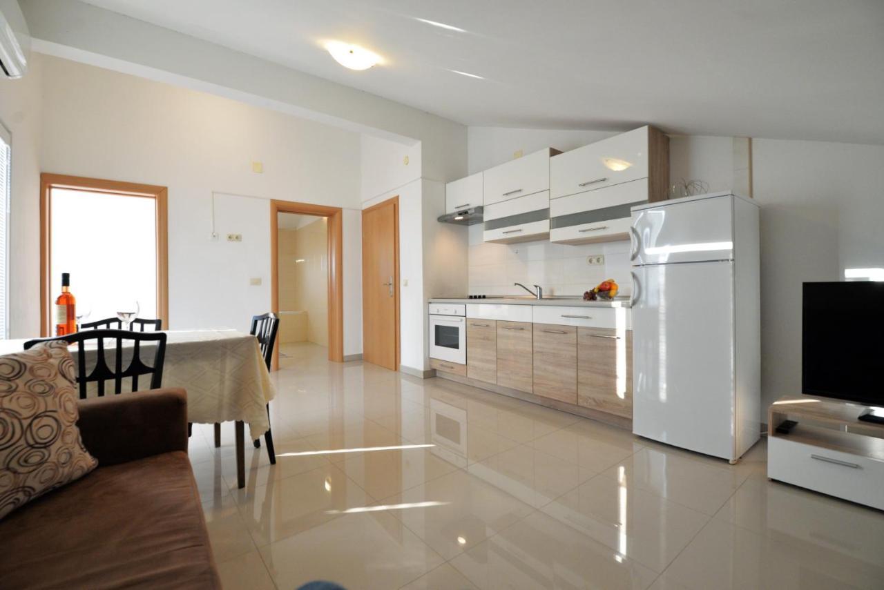 Apartmani Vedrana, Murter Exterior foto