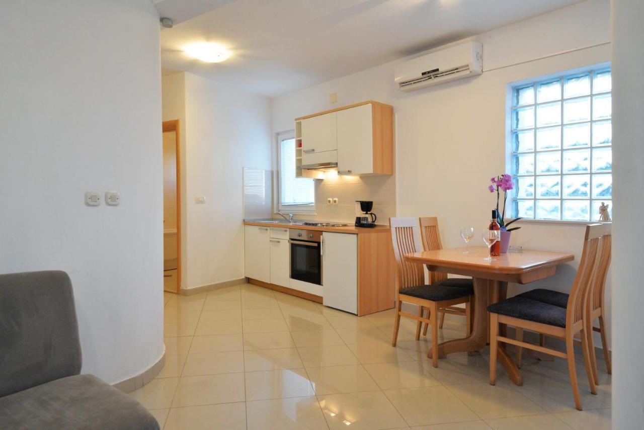 Apartmani Vedrana, Murter Exterior foto