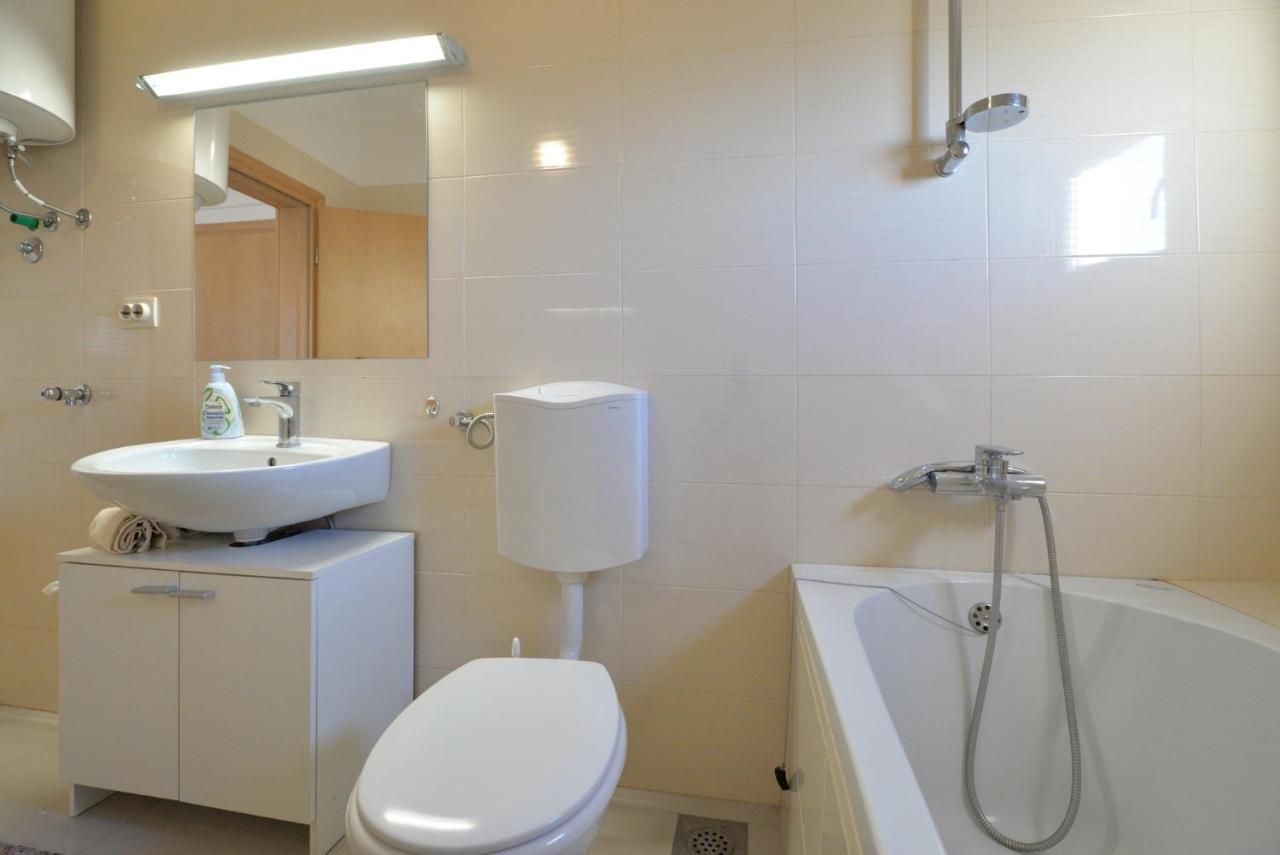 Apartmani Vedrana, Murter Exterior foto