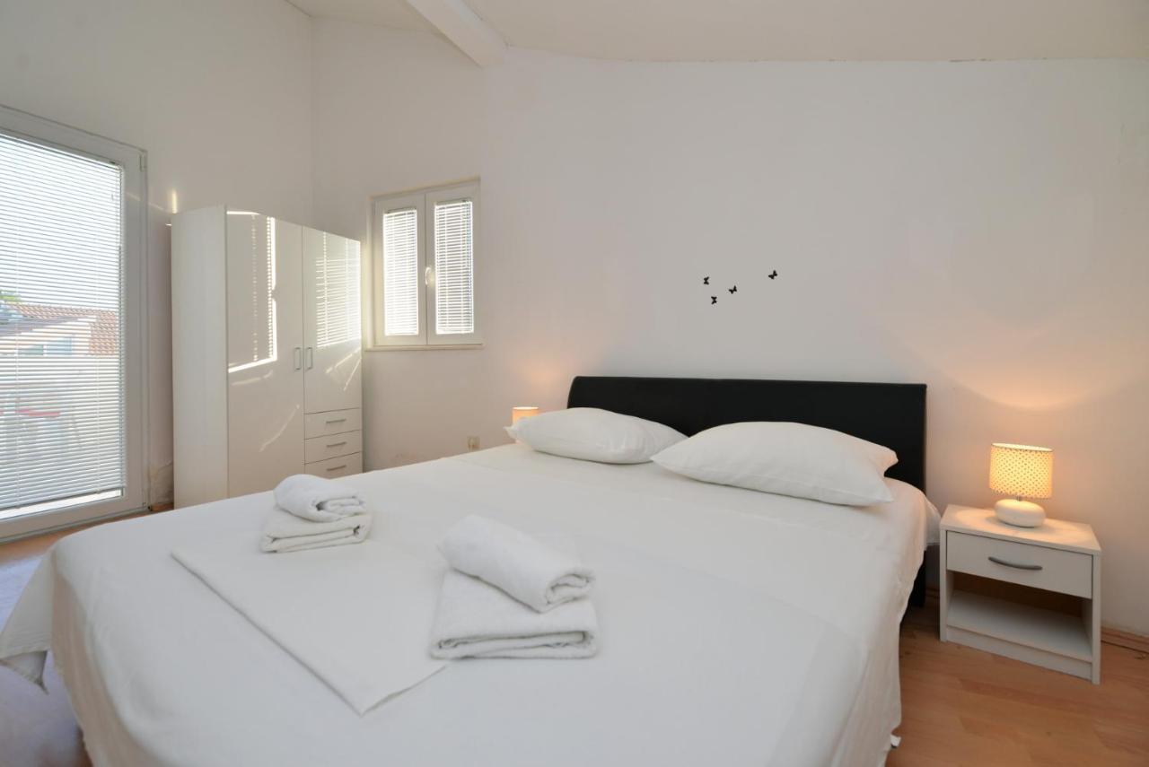 Apartmani Vedrana, Murter Exterior foto