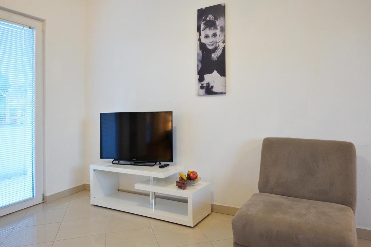Apartmani Vedrana, Murter Exterior foto