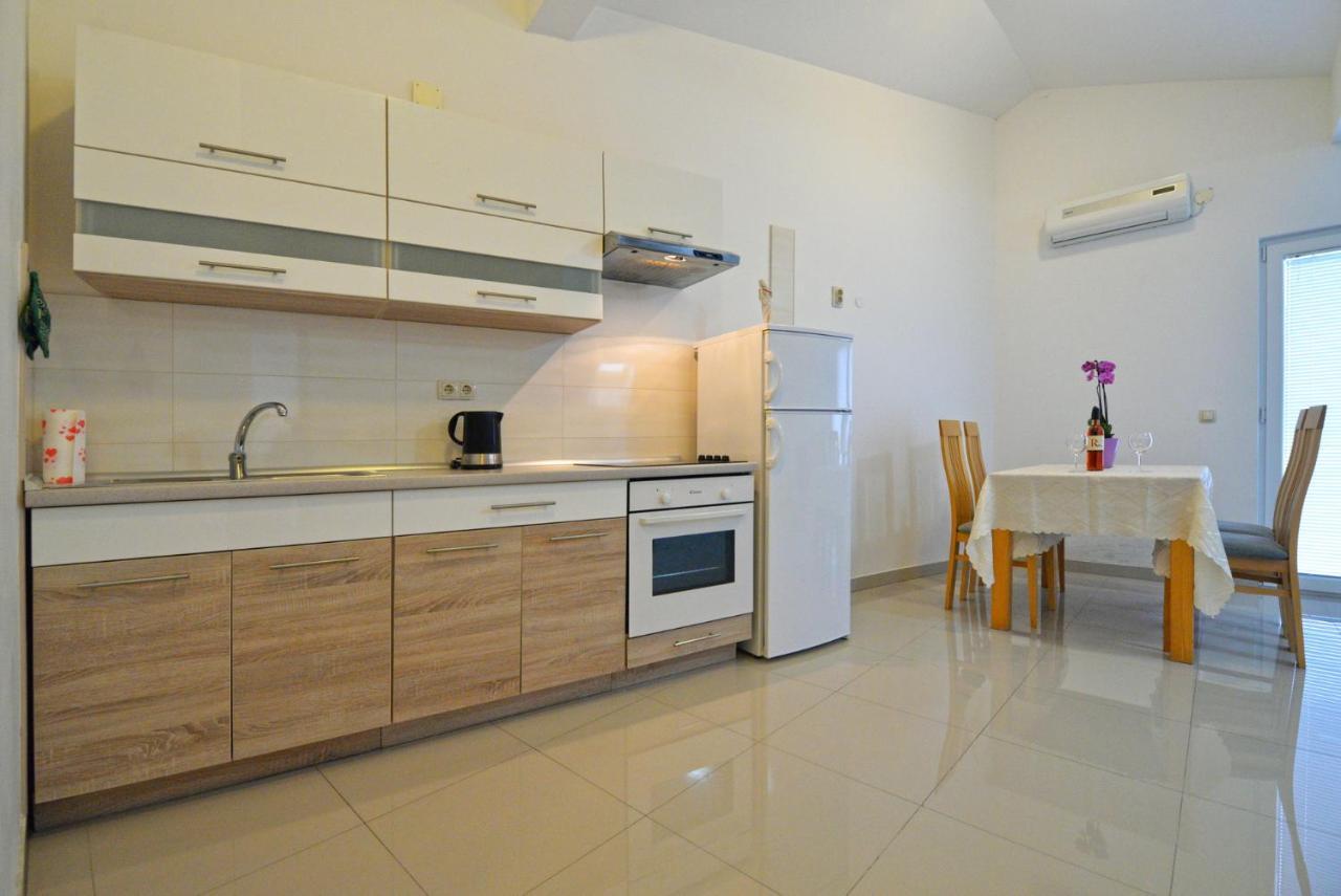 Apartmani Vedrana, Murter Exterior foto