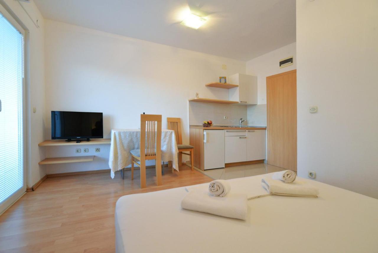 Apartmani Vedrana, Murter Exterior foto